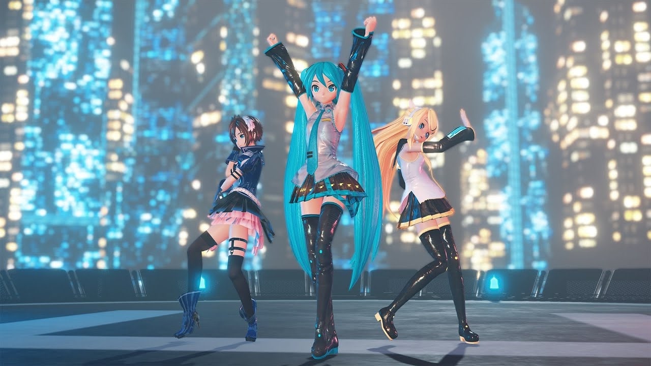 Hatsune Miku Performs With her Friends